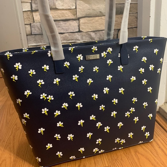 kate spade Handbags - Authentic Kate Spade leather/Vinyl daisie zip tote